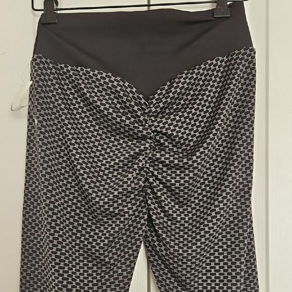 Black and Gray Leggings With Butt-Lift - Picture 4 of 16